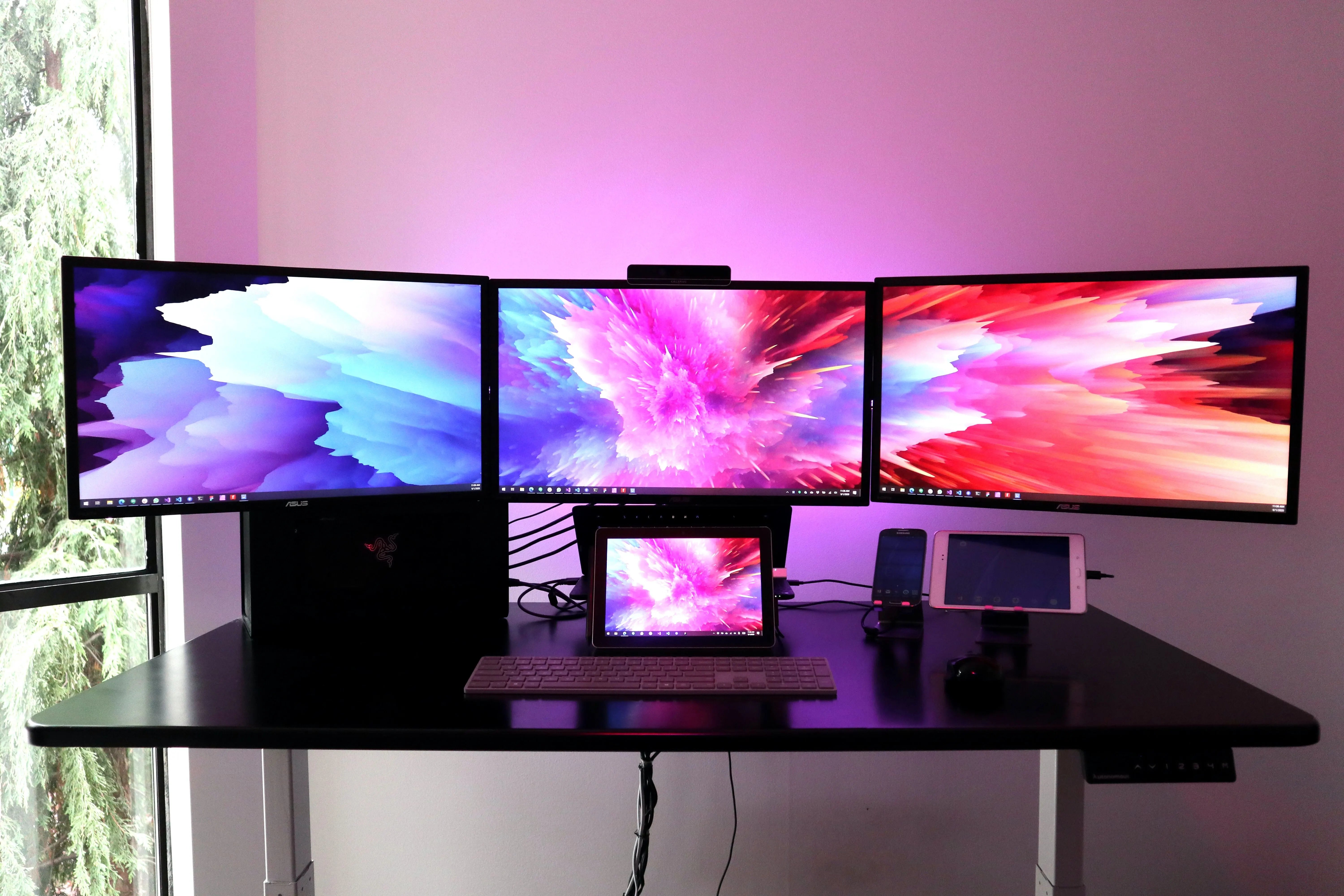 Computer setup with multiple monitors